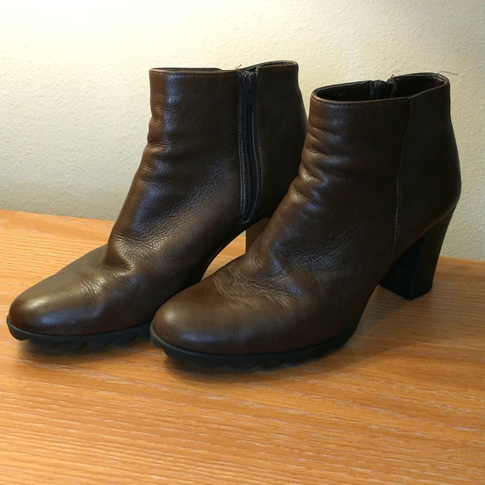 The Flex women's 9.5 bootie